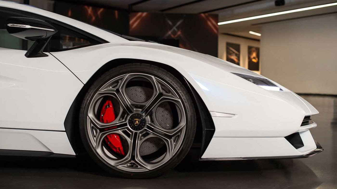 Lamborghini Pirelli (1)-3.JPG