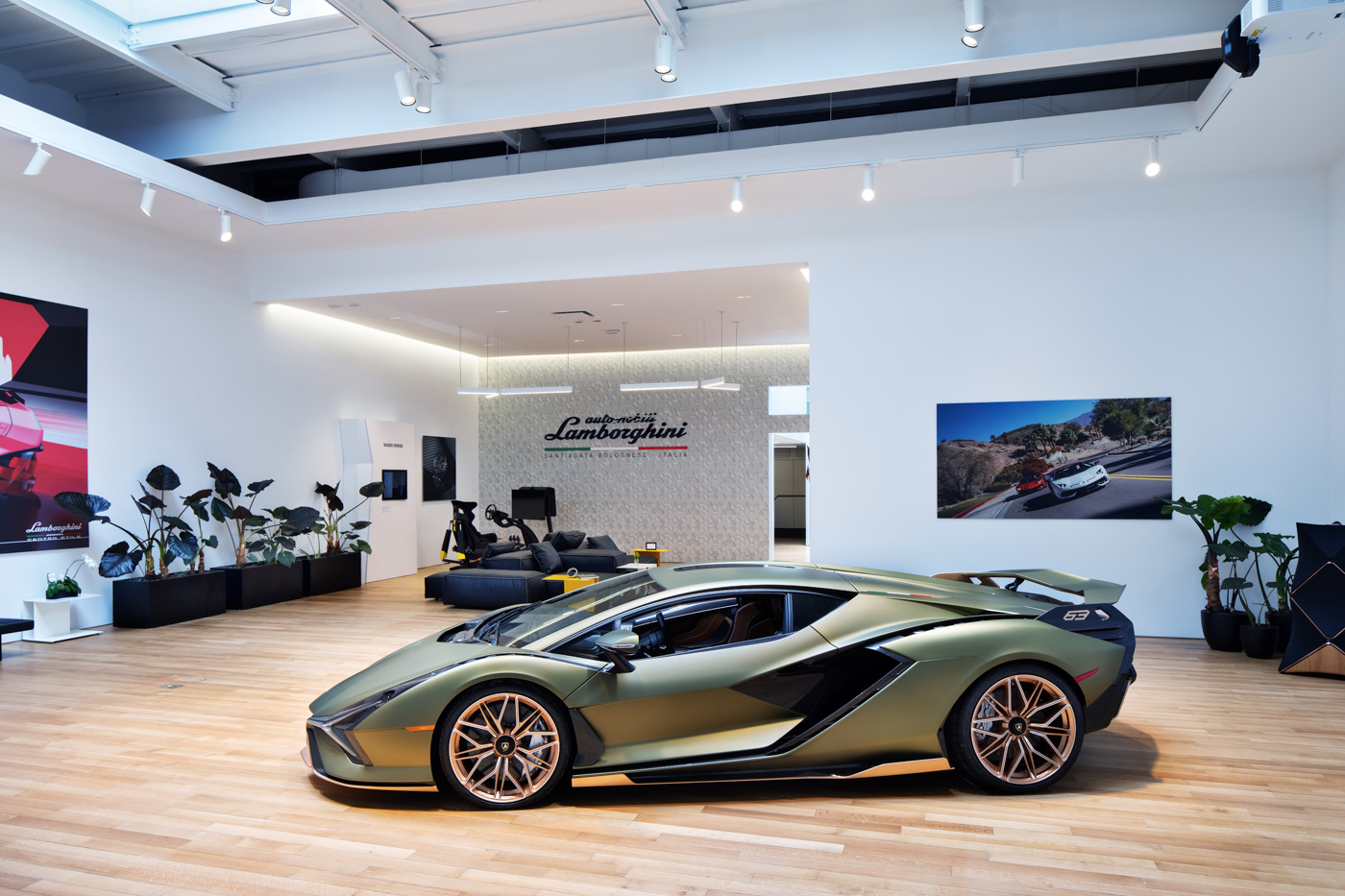 Lamborghini Showroom NYC (4).JPG