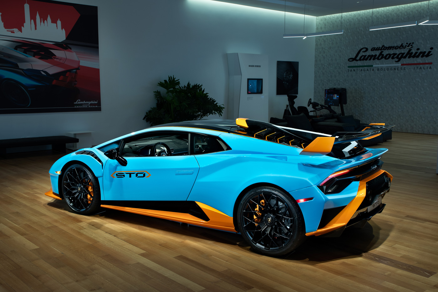 Lamborghini Showroom NYC (9).JPG