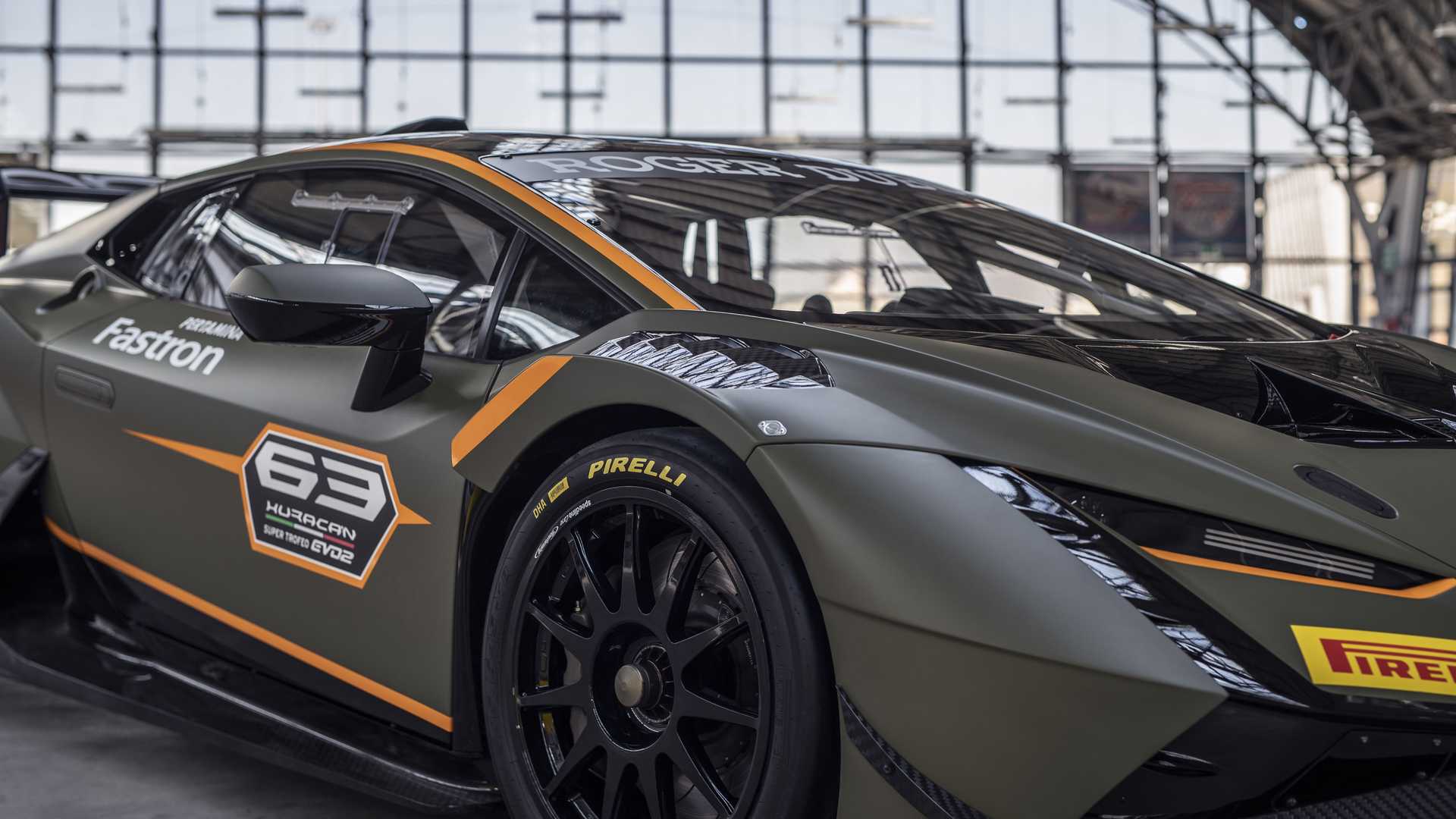 Lamborghini-trình-làng-xe-đua-Huracán-Super-Trofeo-EVO2 (5).jpg