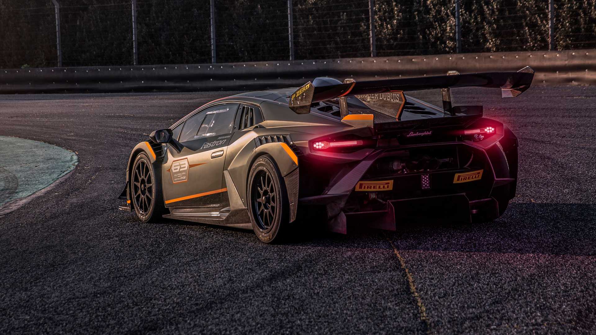 Lamborghini-trình-làng-xe-đua-Huracán-Super-Trofeo-EVO2 (7).jpg