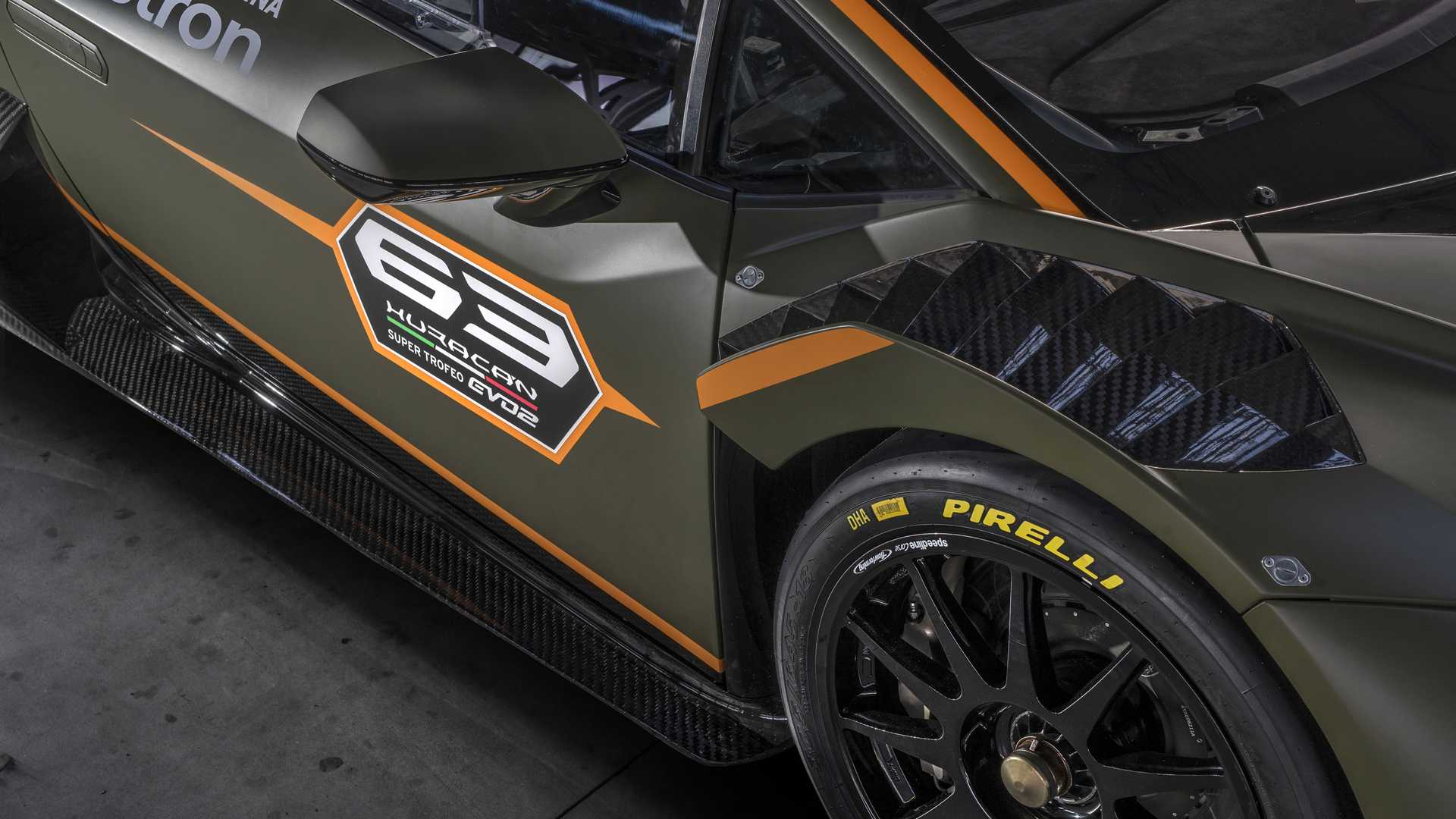 Lamborghini-trình-làng-xe-đua-Huracán-Super-Trofeo-EVO2 (9).jpg