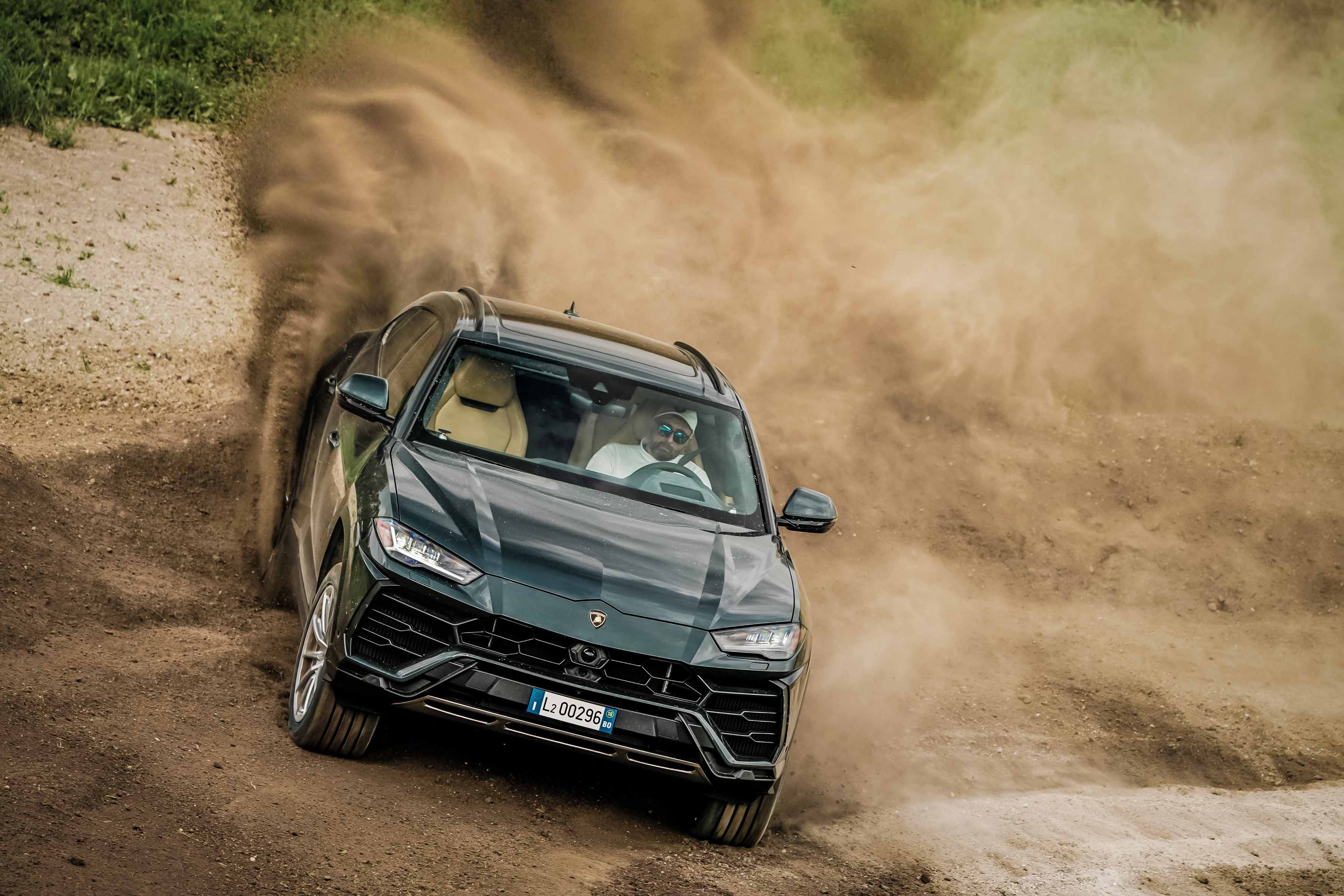 lamborghini-urus-chinh-hang-anh-_21.jpg