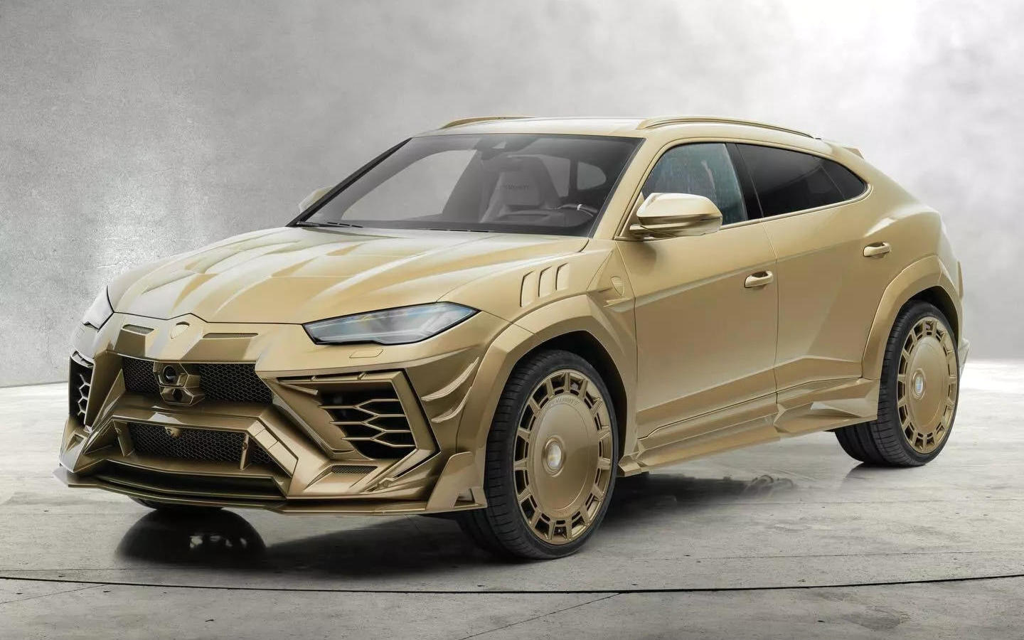 Lamborghini-Urus-Mansory-venatus-gold-03.jpg