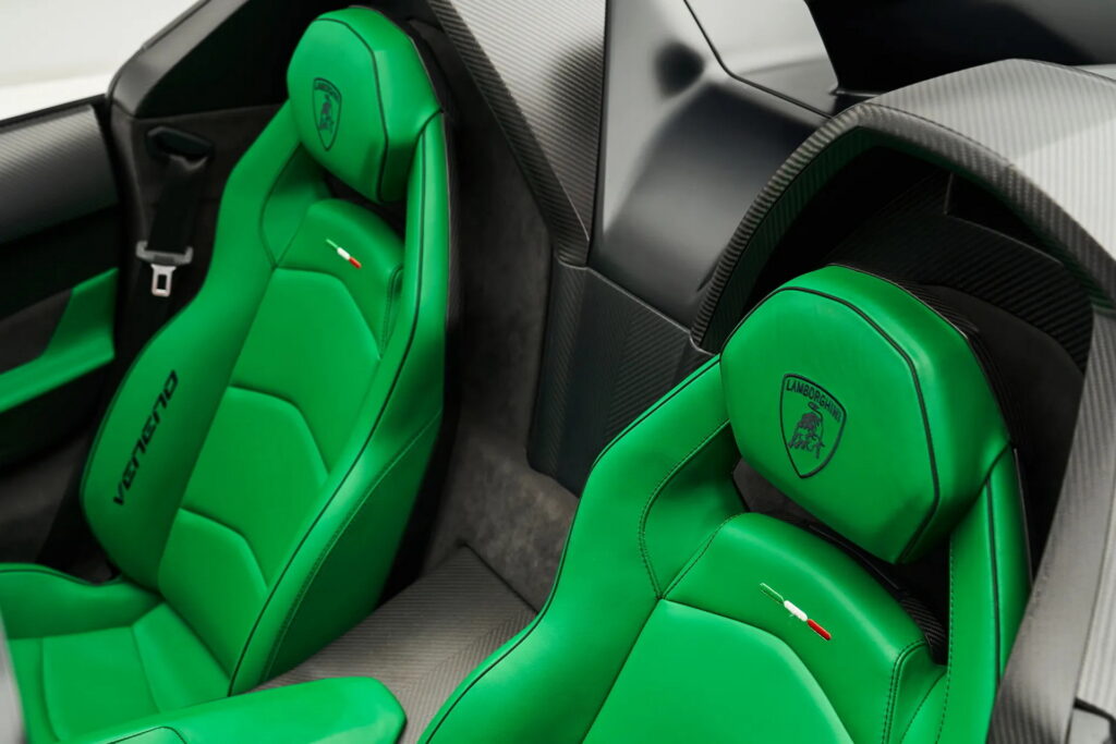 Lamborghini Veneno Roadster (1).jpg