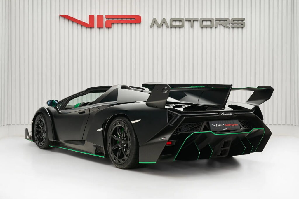 Lamborghini Veneno Roadster (7).jpg