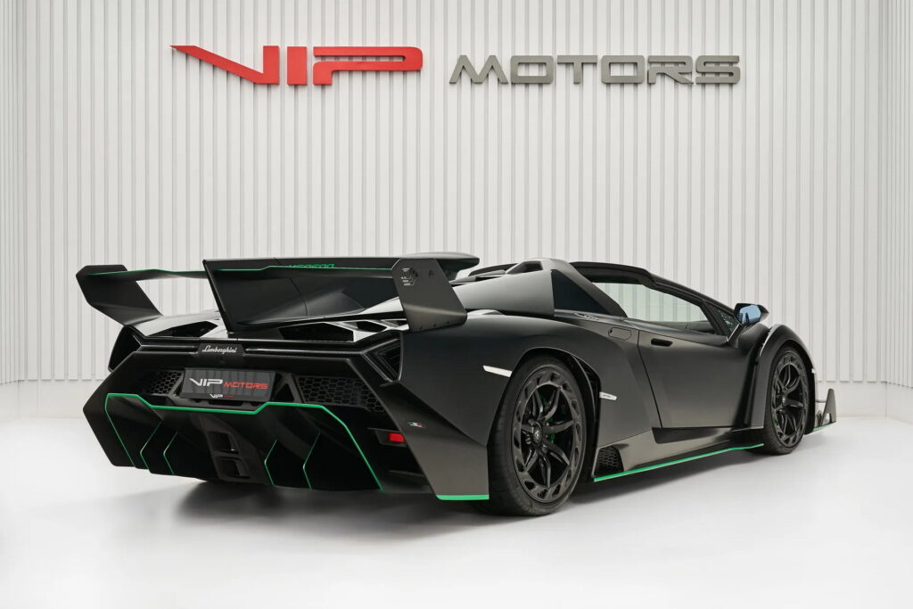 Lamborghini Veneno Roadster (9).jpg