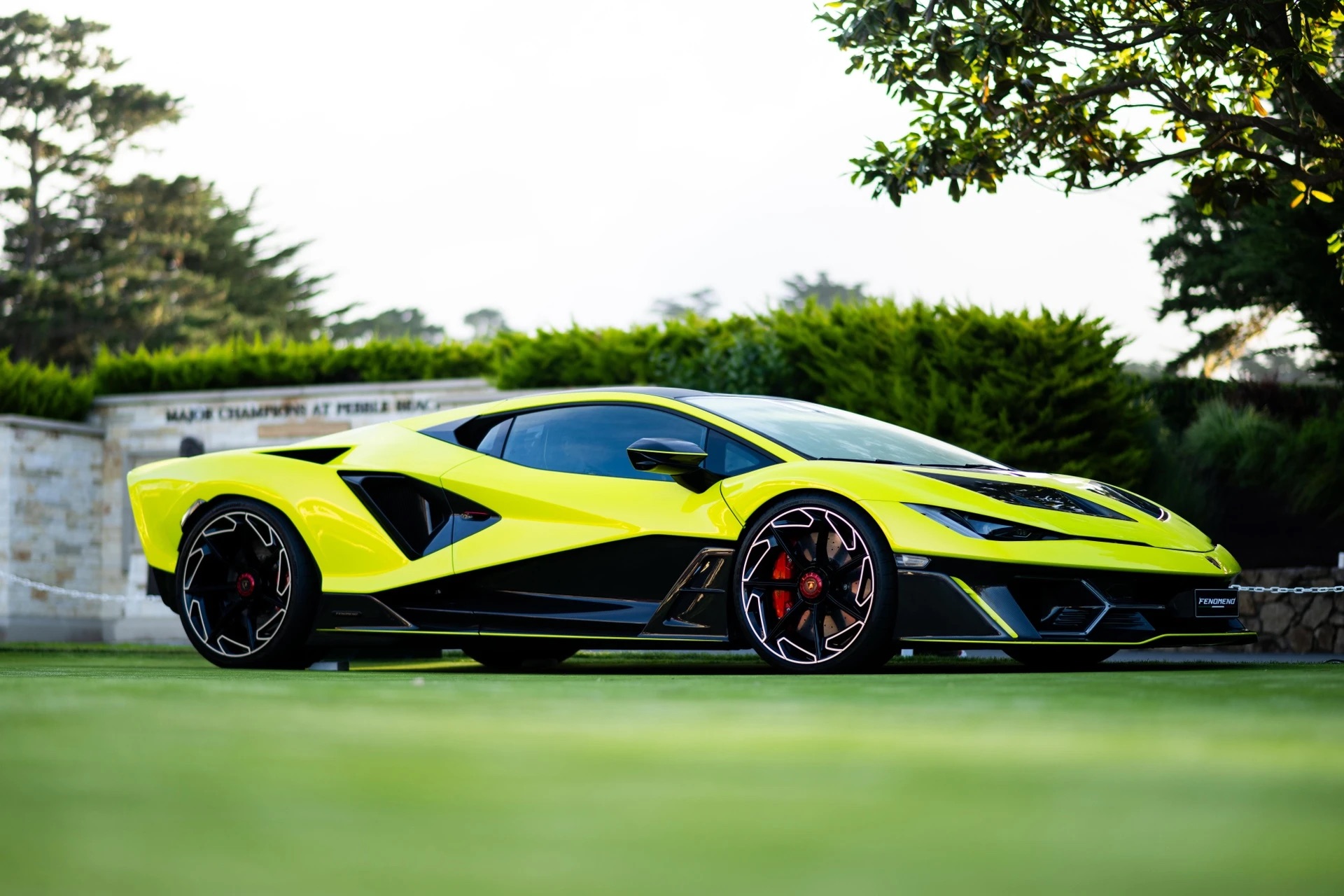 Lamborghini_Fenomeno_3.jpg