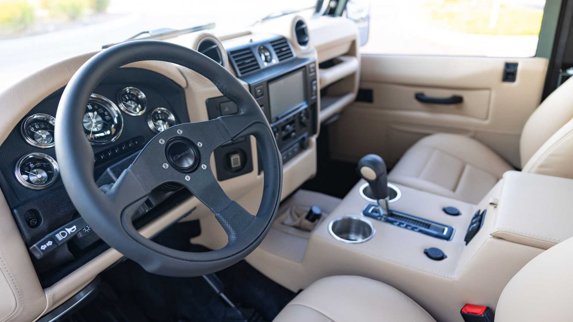 Land Rover Defender (11).jpg