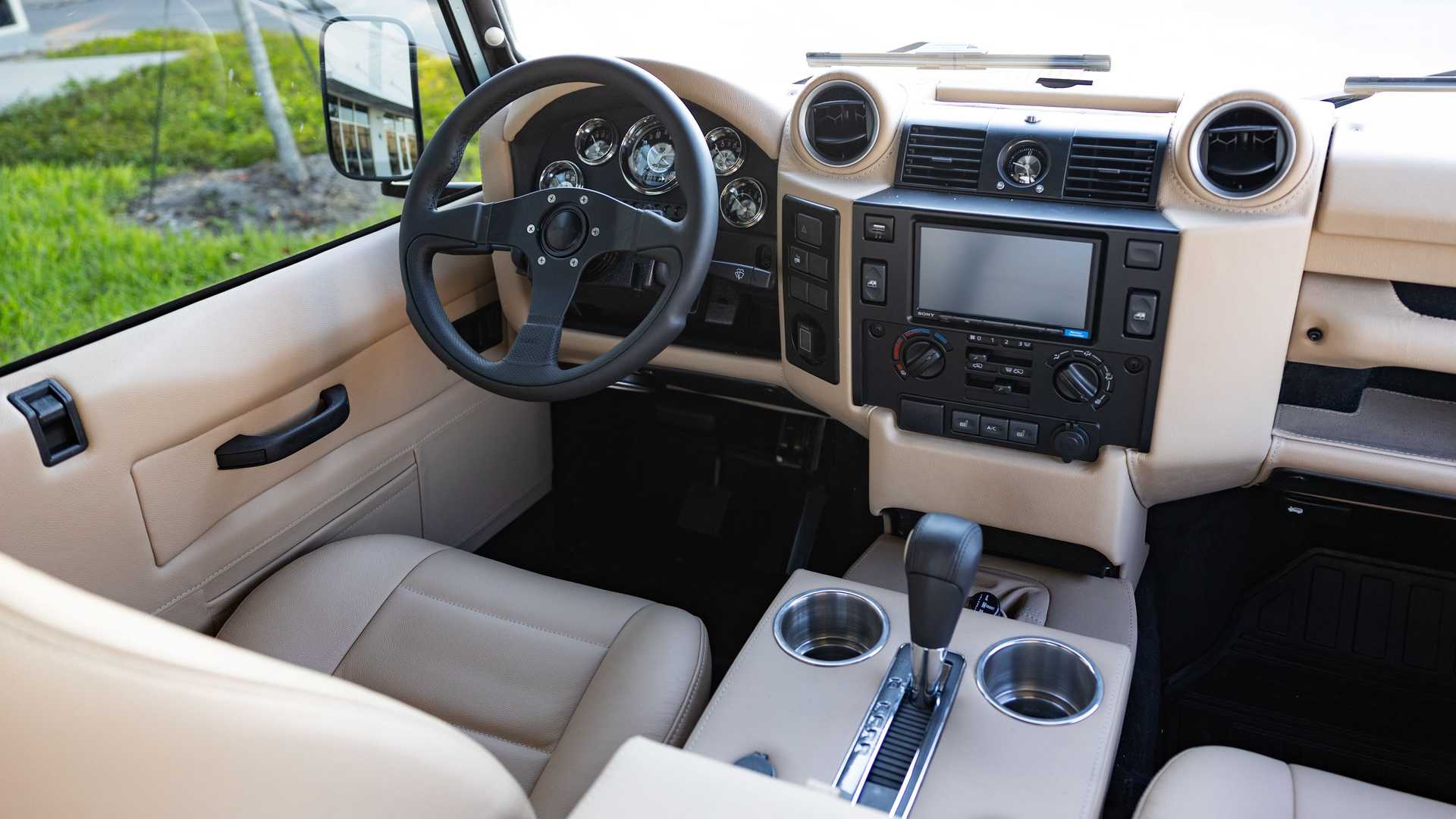 Land Rover Defender (12).jpg