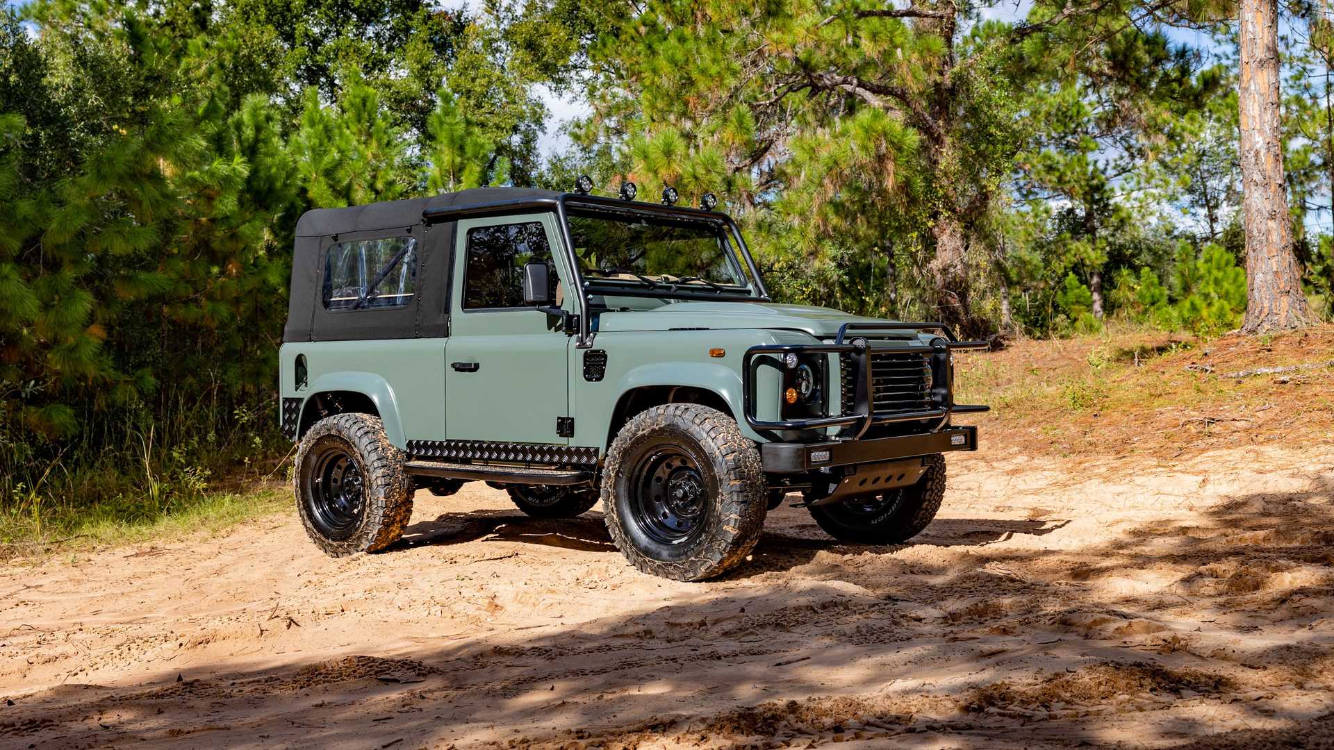Land Rover Defender (16).jpg
