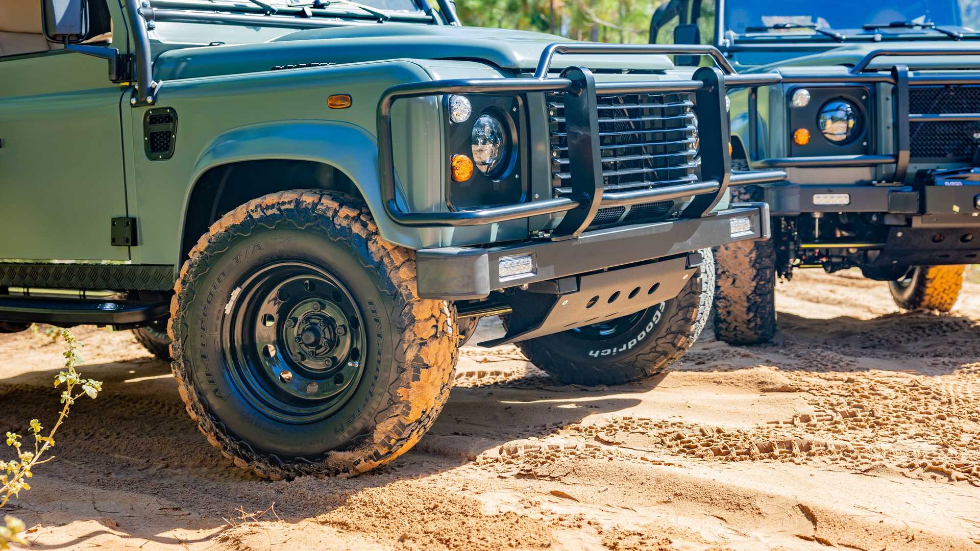 Land Rover Defender (18).jpg