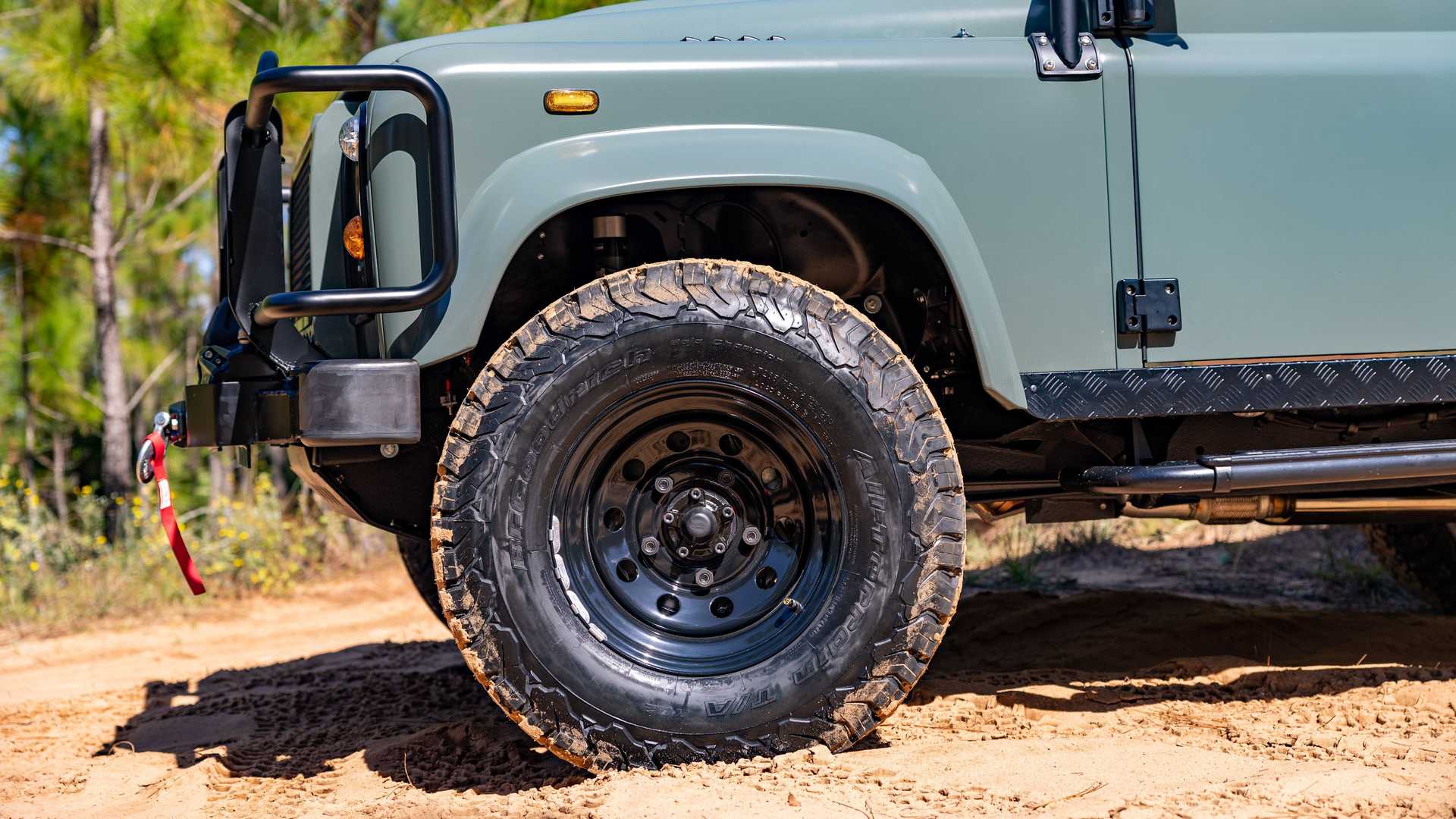 Land Rover Defender (3).jpg