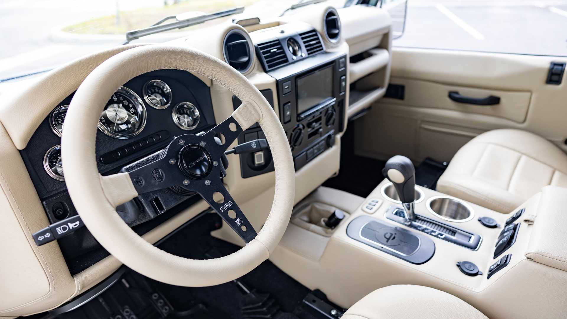 Land Rover Defender (5).jpg
