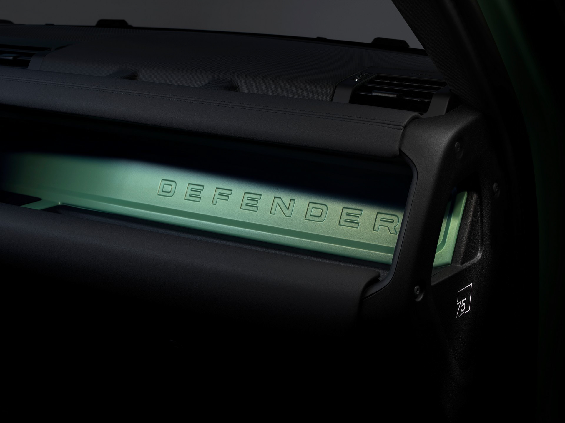 Land Rover Defender 75th (1).JPG