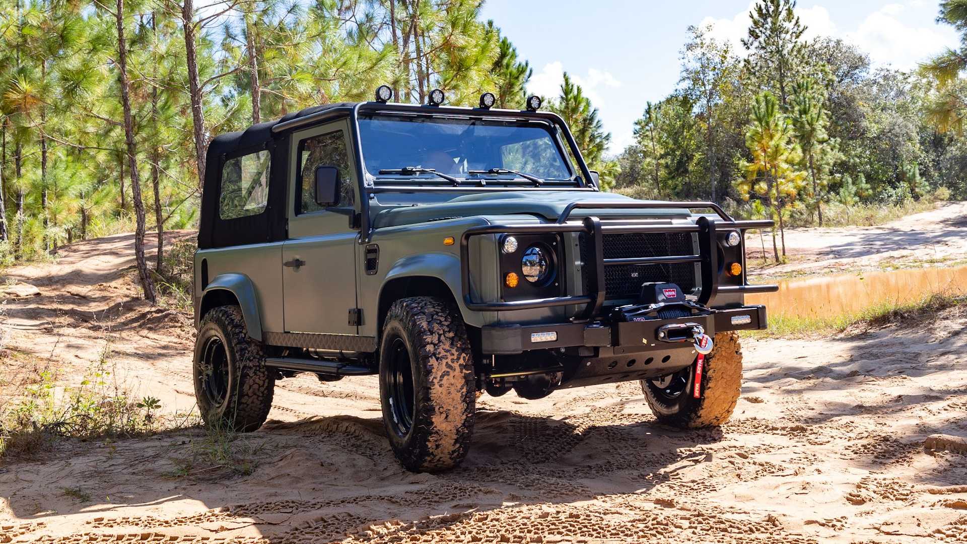 Land Rover Defender (8).jpg