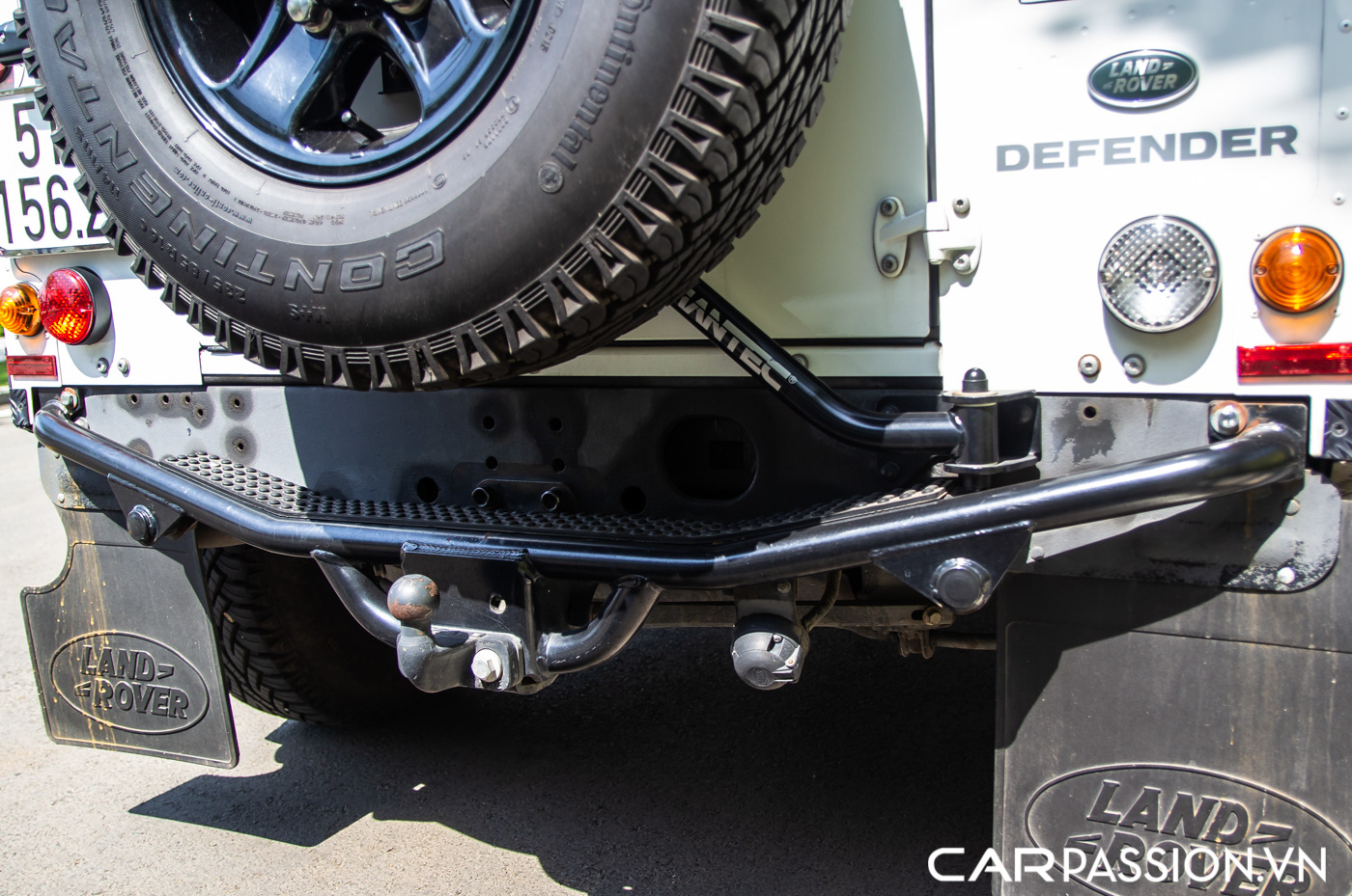 Land Rover Defender 90 (10).JPG