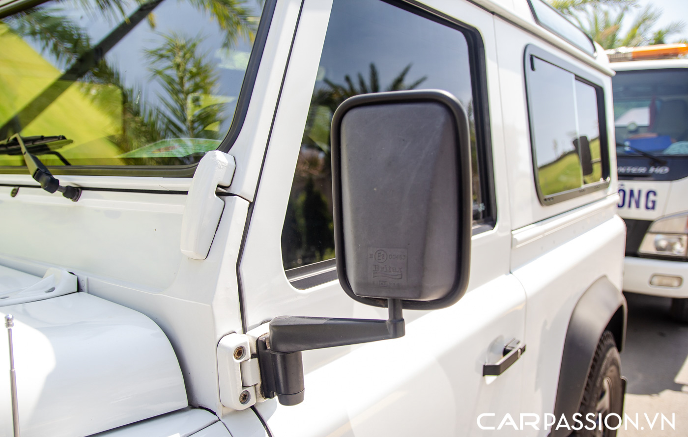 Land Rover Defender 90 (15).JPG