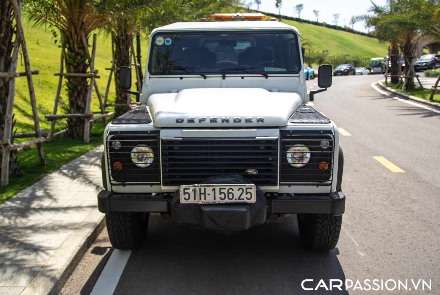 Land Rover Defender 90 (17).JPG