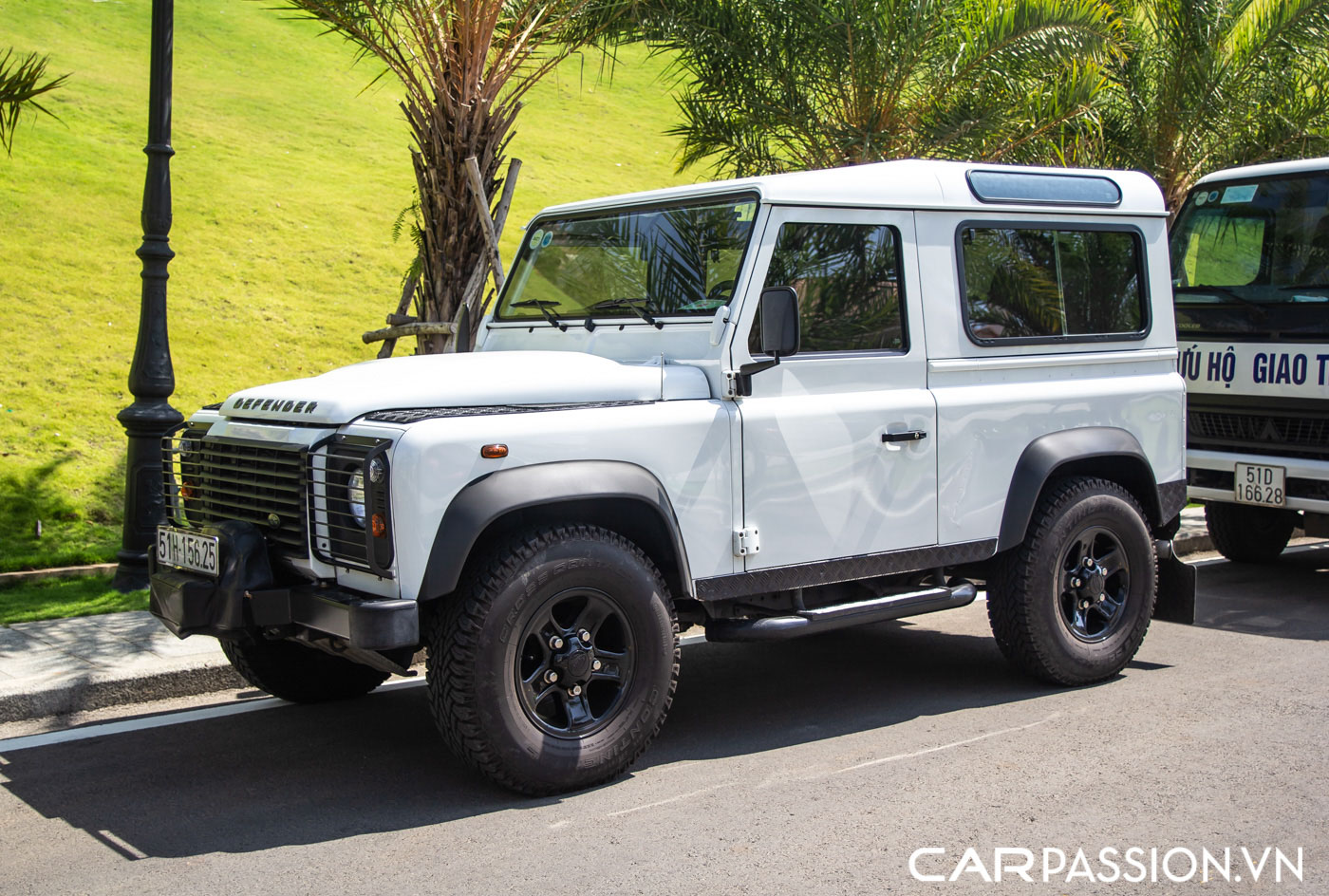 Land Rover Defender 90 (3).JPG