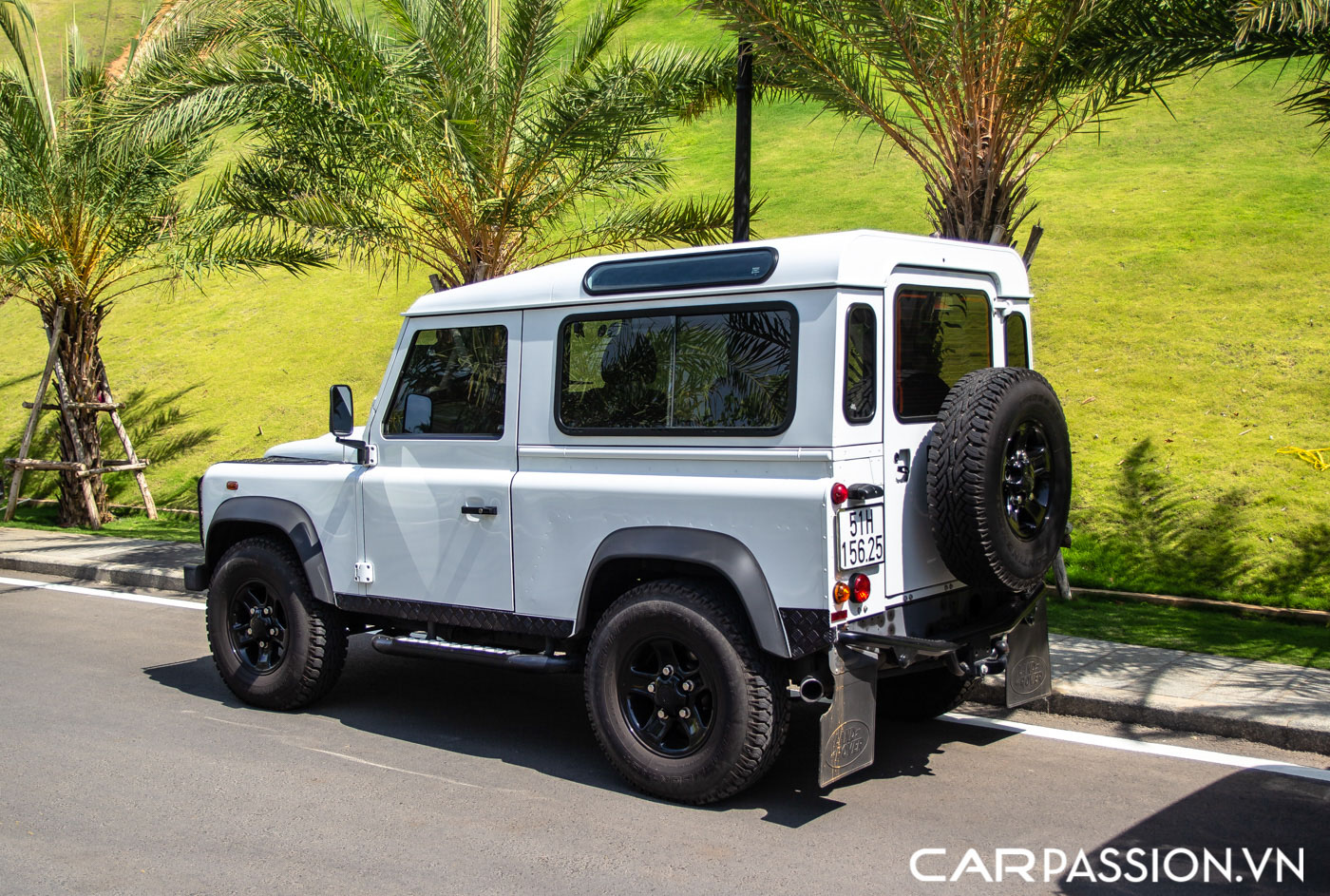 Land Rover Defender 90 (5).JPG