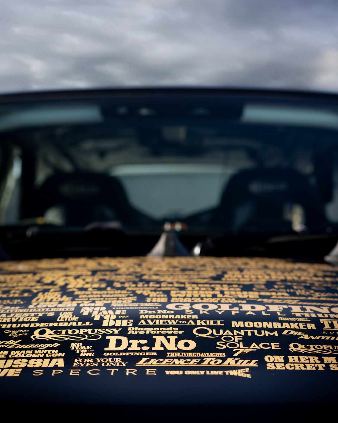 Land Rover Defender James Bond (10).JPG