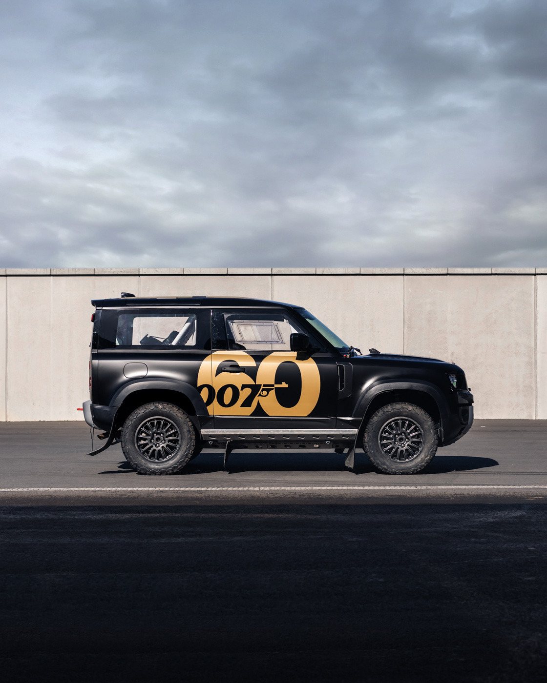 Land Rover Defender James Bond (5).JPG