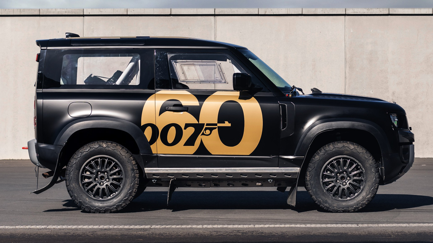Land Rover Defender James Bond (6).JPG