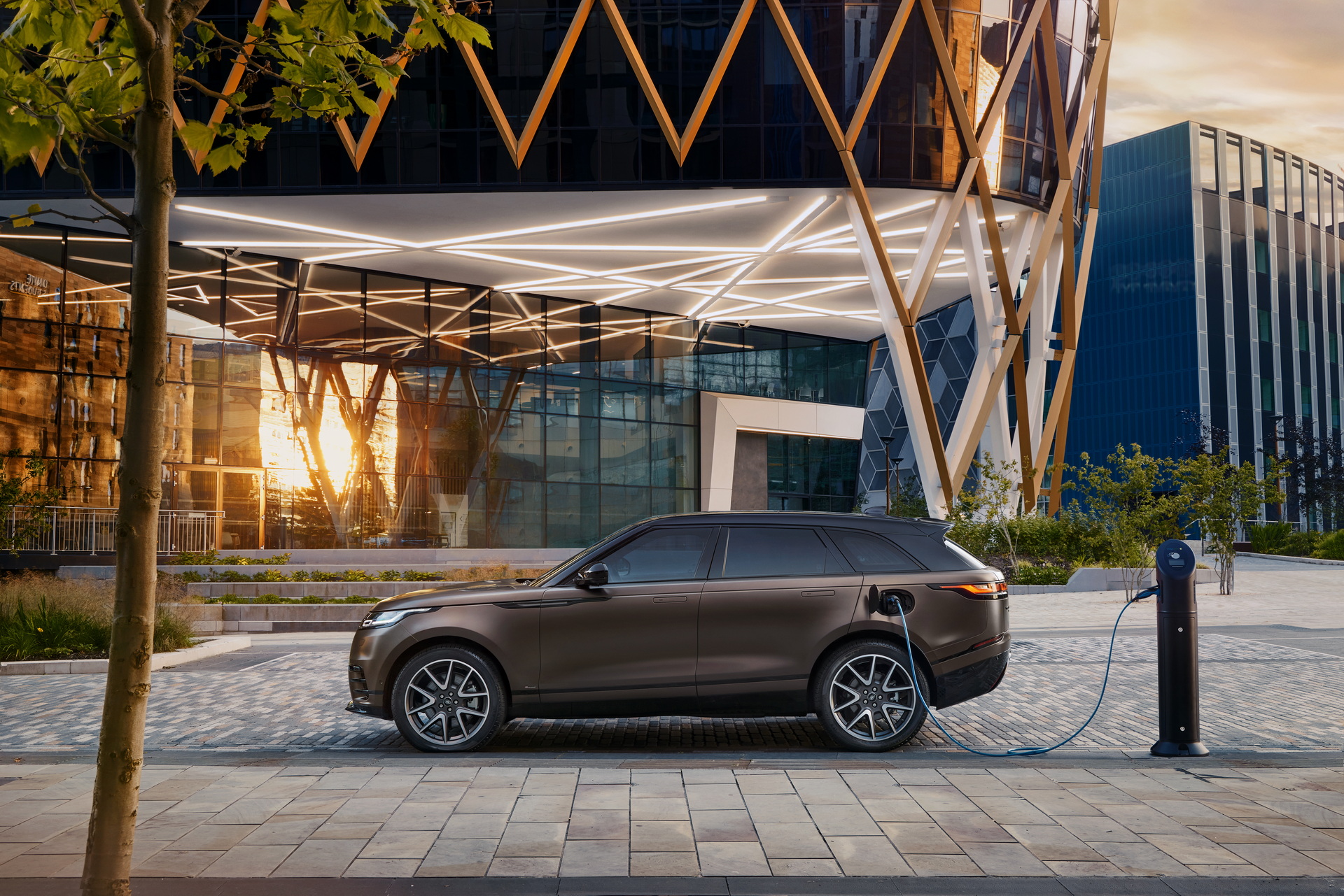 Land-Rover-ra-mắt-Range-Rover-Velar-2022-với-nhiều-nâng-cấp (9).jpg