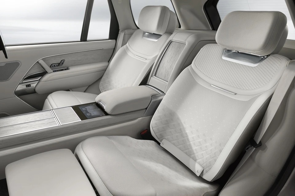 Land_Rover_Range_Rover_SV_Ultra_16.jpg