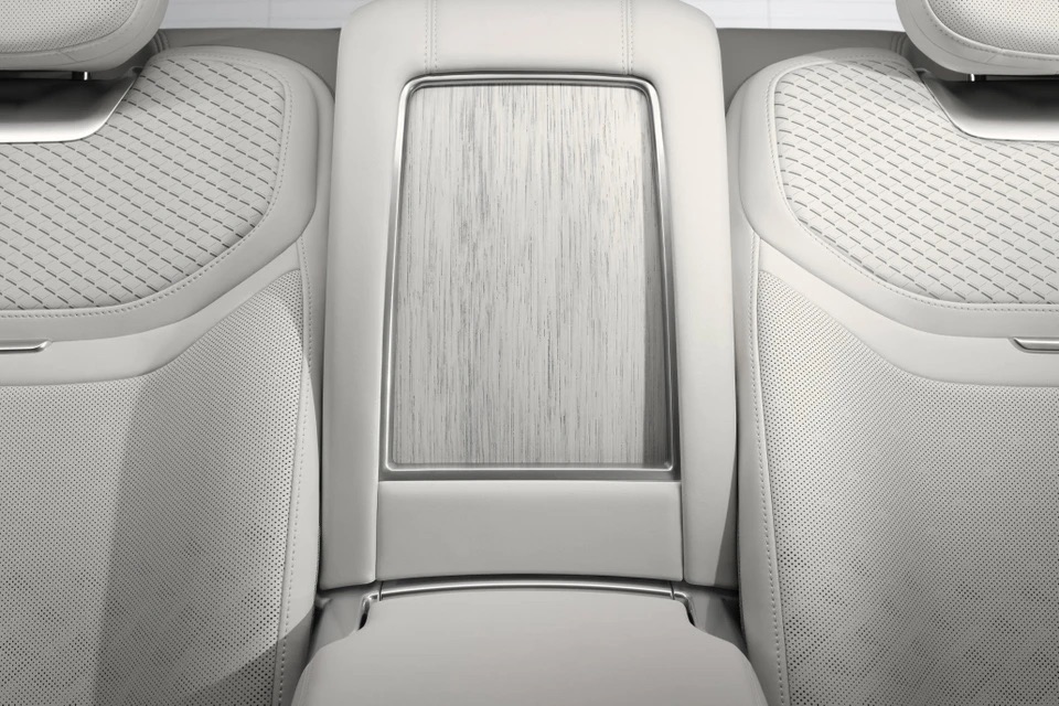 Land_Rover_Range_Rover_SV_Ultra_17.jpg