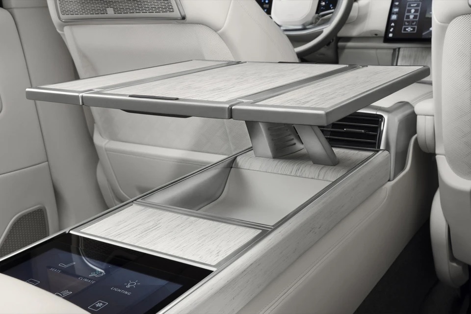 Land_Rover_Range_Rover_SV_Ultra_20.jpg