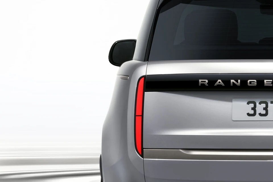 Land_Rover_Range_Rover_SV_Ultra_5.jpg