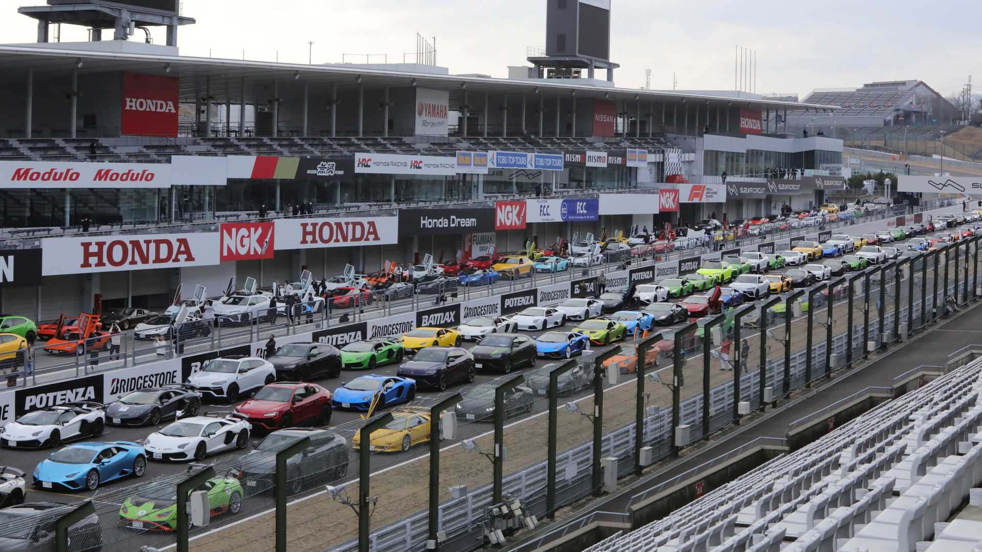 largest-parade-of-lamborghini-cars-at-the-suzuka-circuit (2).jpg