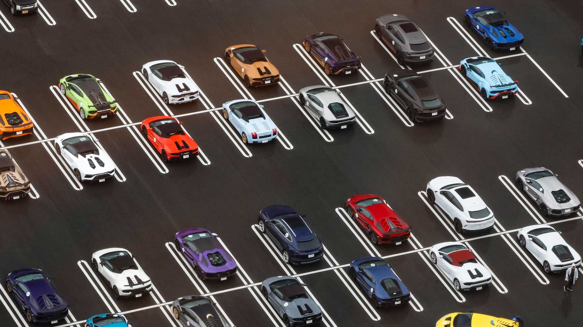 largest-parade-of-lamborghini-cars-at-the-suzuka-circuit (5).jpg