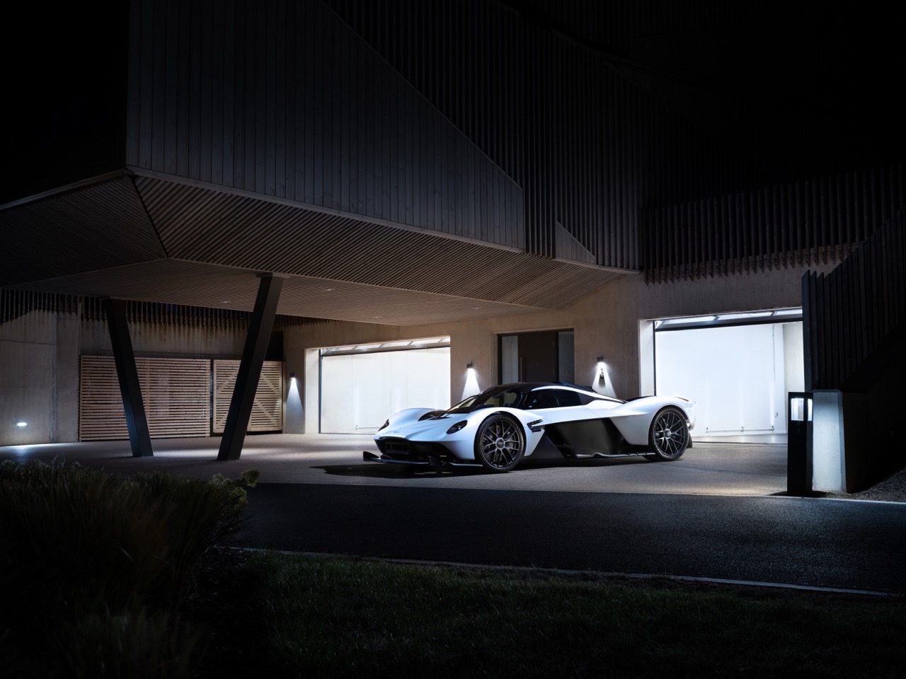 LEAD Aston Martin Valkyrie_230 Large.jpeg