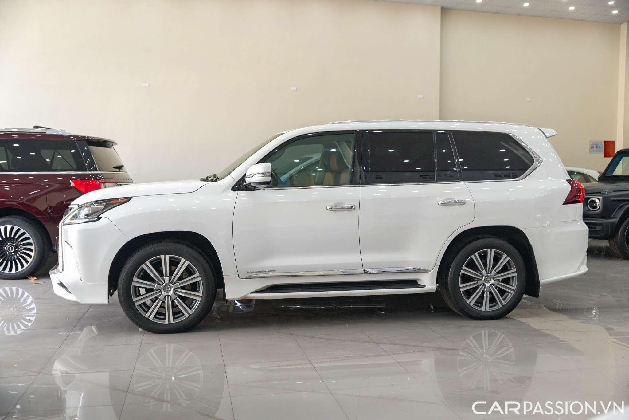 Lexus LX 570 (1).jpg