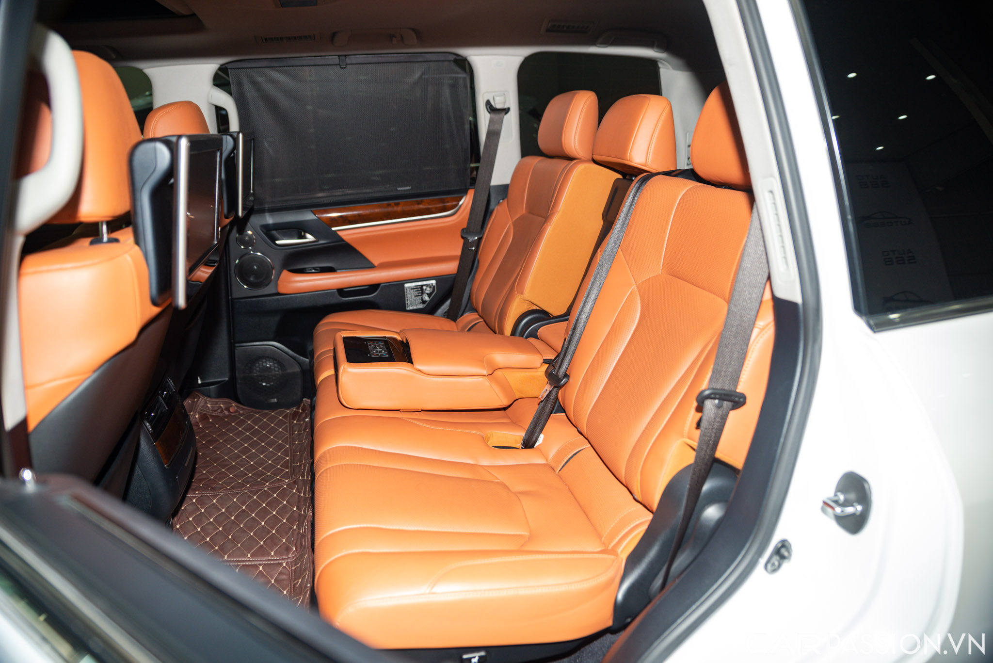 Lexus LX 570 (2).jpg