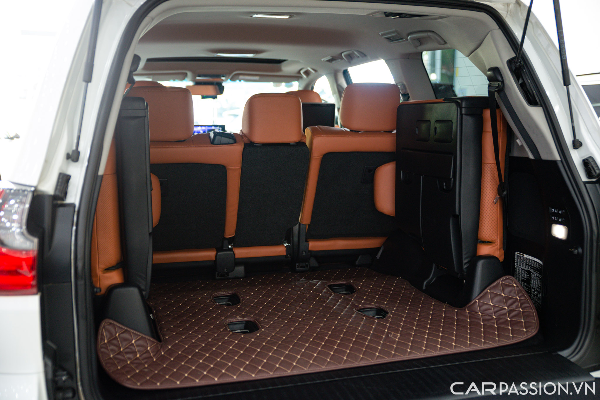 Lexus LX 570 (22).jpg