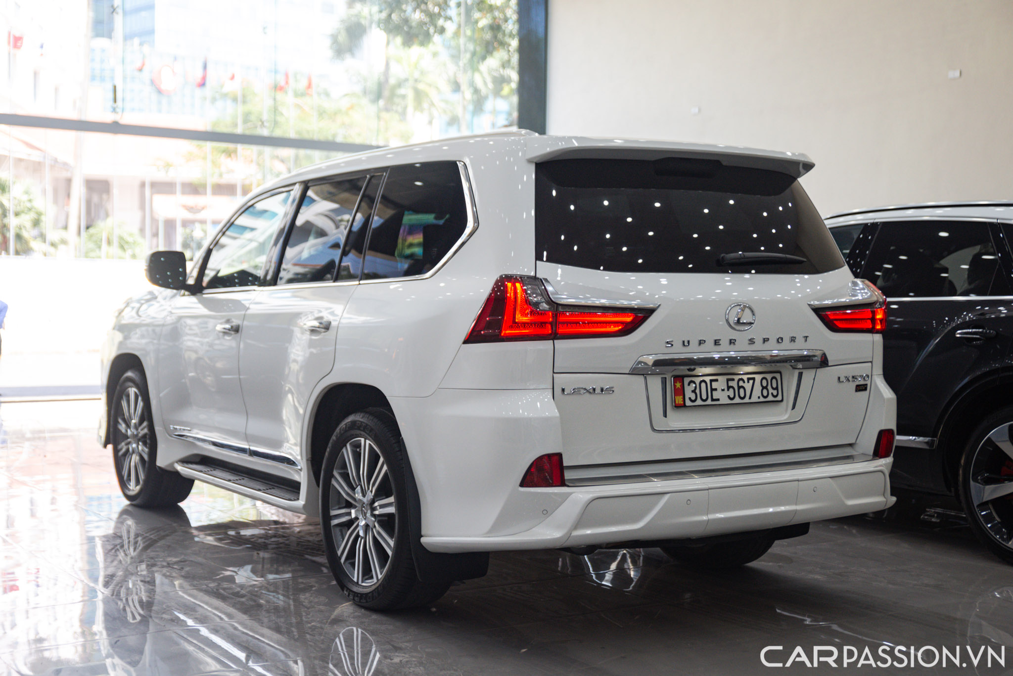 Lexus LX 570 (37).jpg