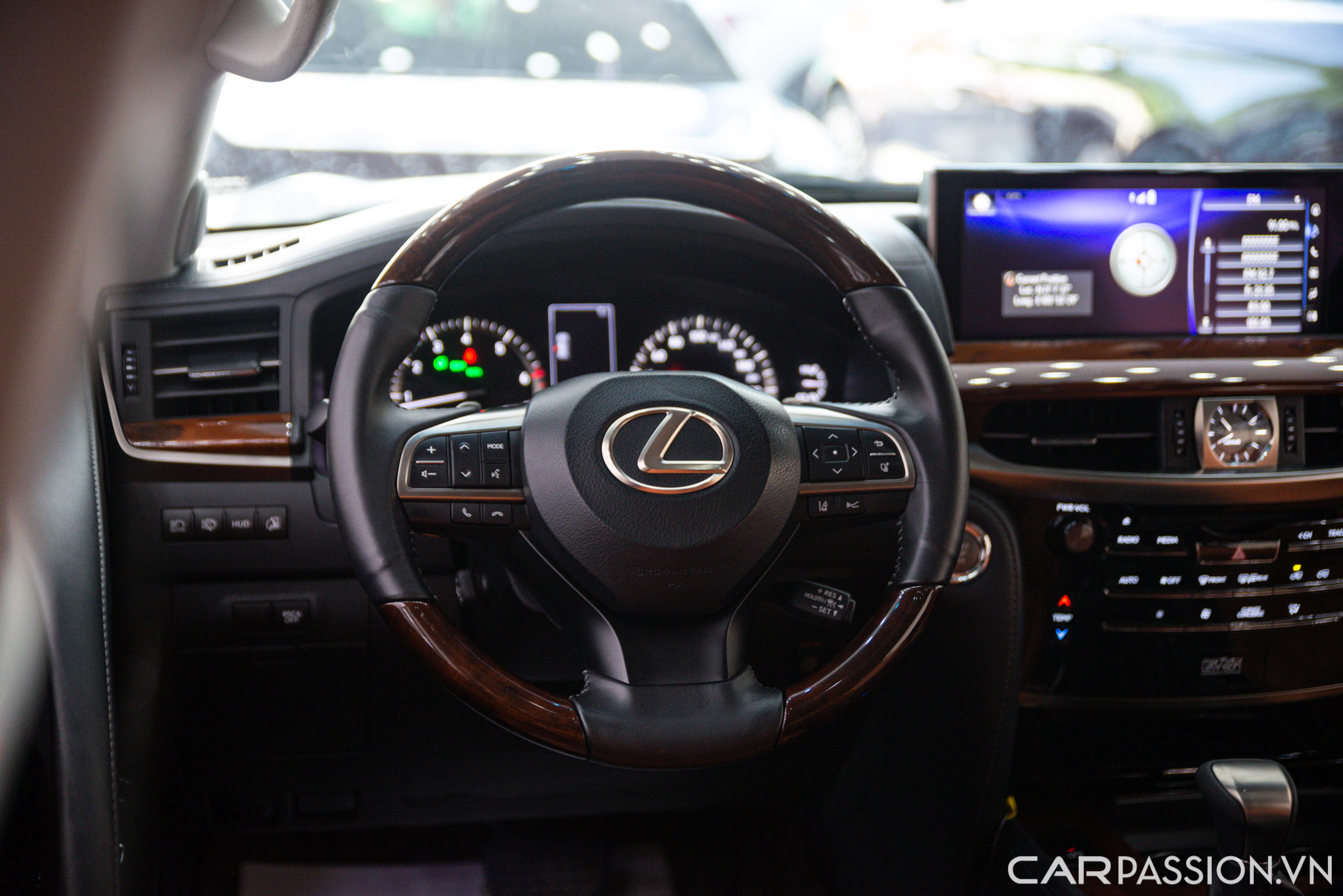 Lexus LX 570 (5).jpg