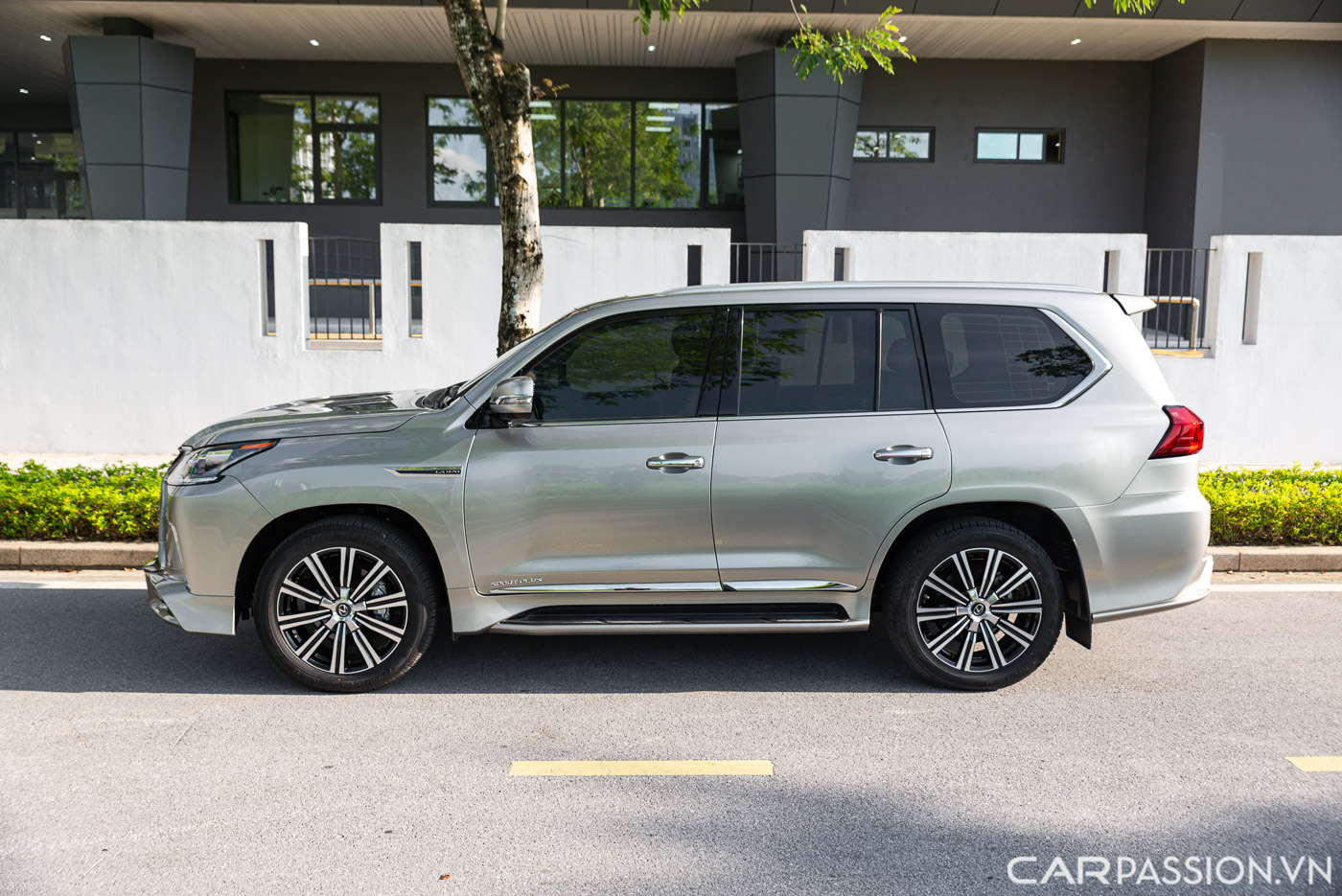 Lexus LX 570 SportPlus (8).JPG