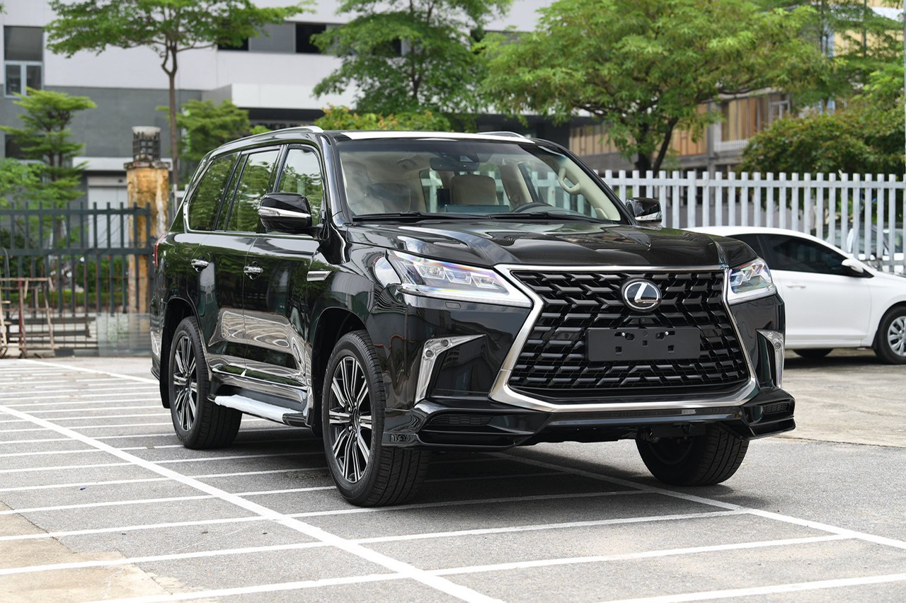 Lexus-LX570-Super-Sport-MBS-model-2021-mau-Den-noi-that-Da-Bo-(3).jpg