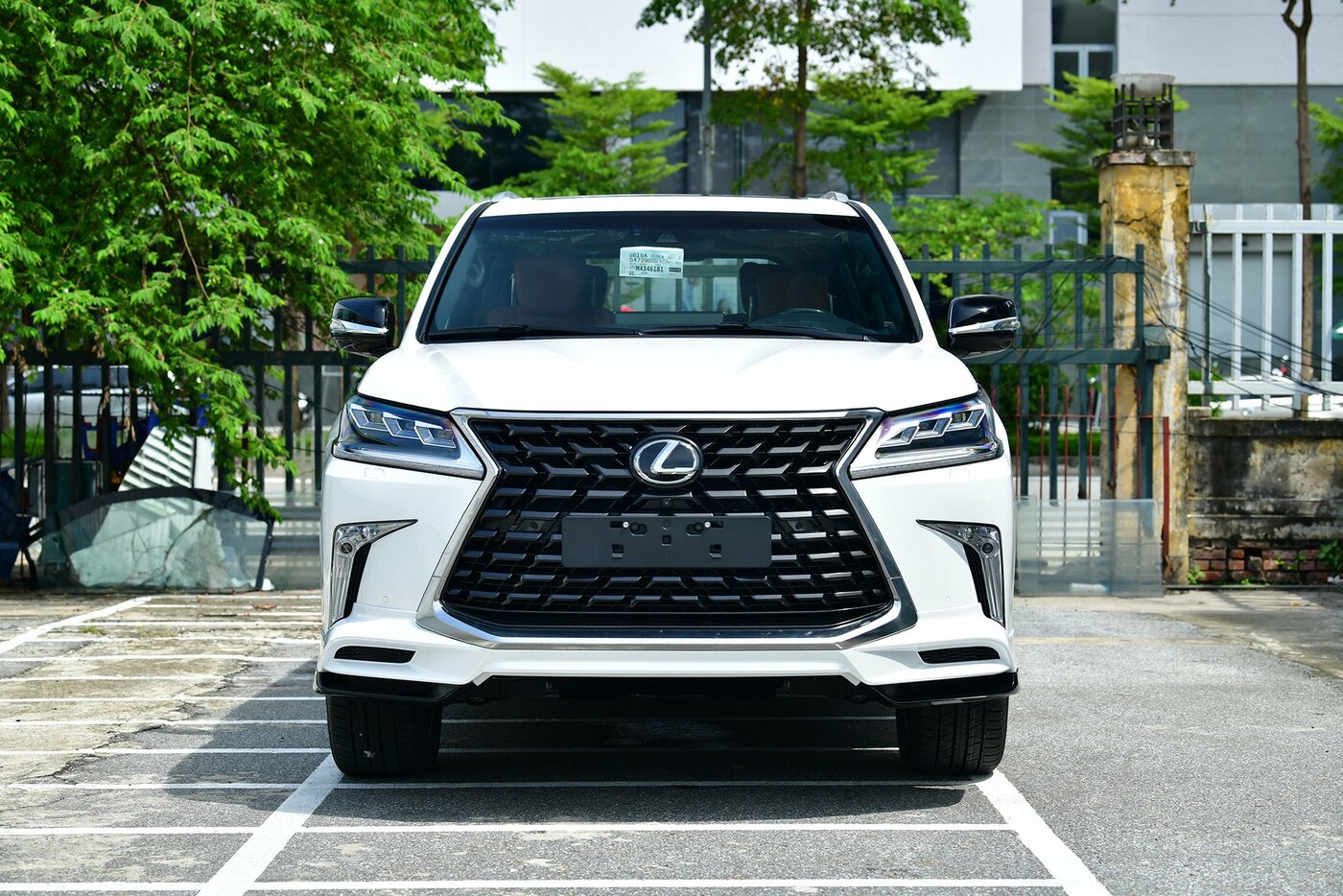 Lexus-LX570-Super-Sport-MBS-model-2021-mau-Trang-(1).jpg