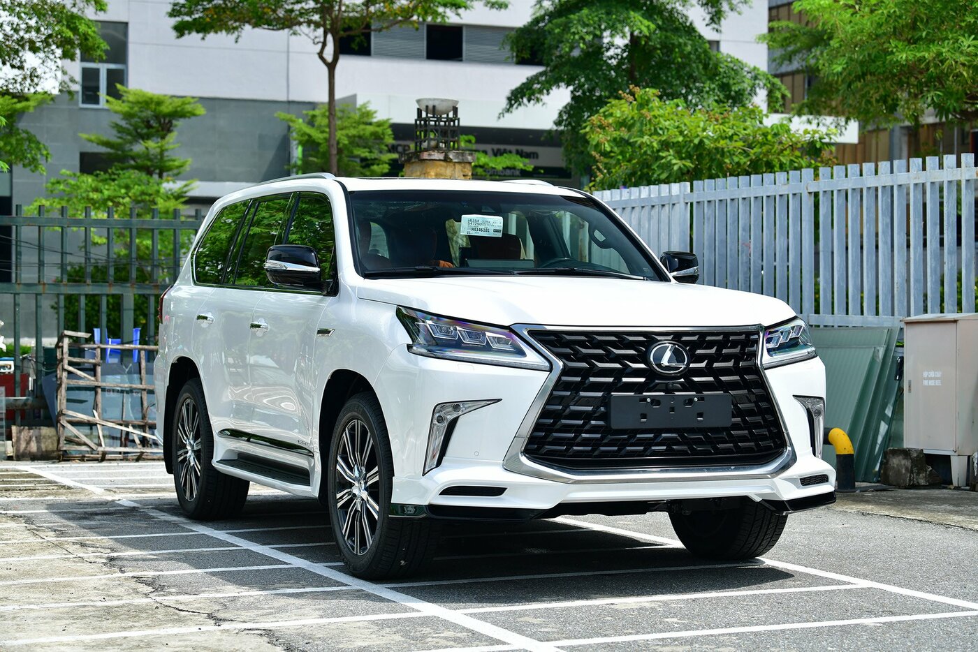 Lexus-LX570-Super-Sport-MBS-model-2021-mau-Trang-(3).jpg