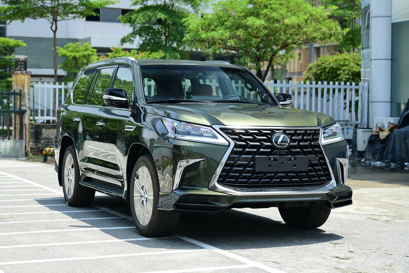 Lexus-LX570-Super-Sport-MBS-model-2021-mau-Xanh-(3).jpg