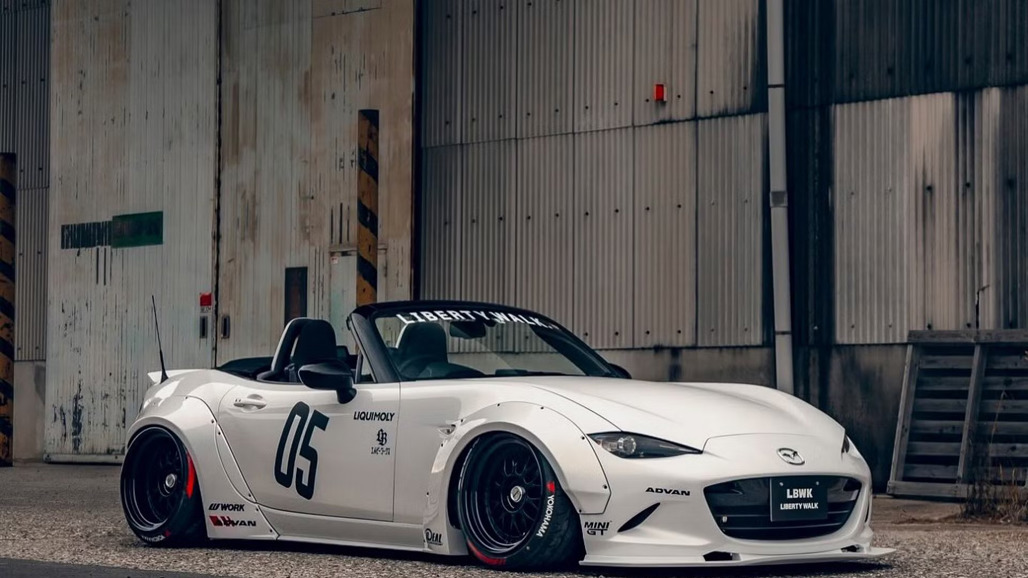 Liberty Walk Mazda MX-5 (10).jpg