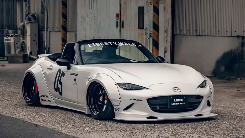 Liberty Walk Mazda MX-5 (11).jpg