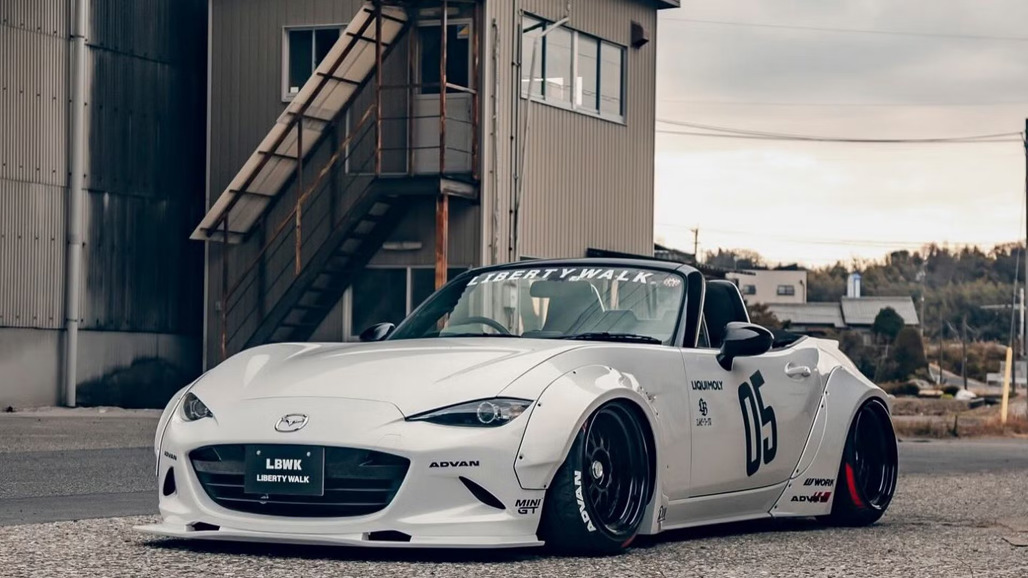 Liberty Walk Mazda MX-5 (7).jpg