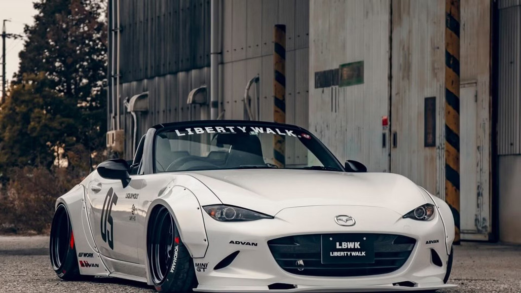 Liberty Walk Mazda MX-5 (8).jpg